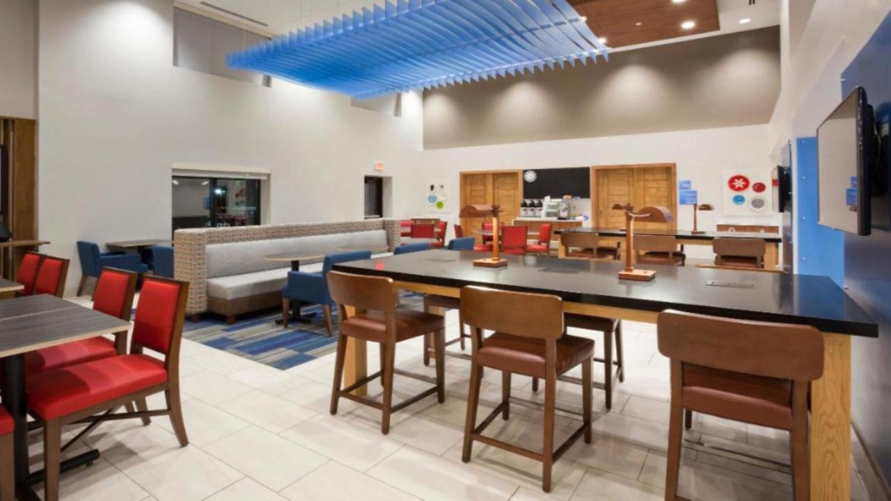 Holiday Inn Express & Suites Ripley By Ihg Esterno foto